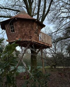 And we managed to squeeze this little project in before the end of the year!
#treehouse #making #timberframed #builtbyartizan #tree #timberframing #timberframe #timber #timberframes #timberframer #artizansofwood #naturalbuildingmaterials #nationalparks #roundwoodtimberframing #designandbuild #southdowns #artizan #handmade #westsussex #southdownsnationalpark #beautifulbuildings #builtbyartizans #cedar #shingles #cedarshingles #cedarshinglesroof #westredcedar #sweet #chestnut #sweetchestnut