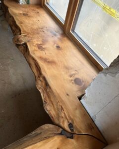Haslemere deep retro fit coming together with the start of the finishes touches.
#builtbyartizans #builtbyartizan #artizansofwood #naturalbuildingworks #making #timberframed #tree #timber #timberframe #naturalbuildingmaterials #nationalparks #designandbuild #artizan #southdownsnationalpark #westsussex #beautifulbuildings