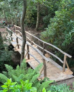 A commission for the nationaltrust to replace an unsafe bridge at Lavington common.
A beaut of a day with the team.
#nationaltrust #nationalparks #national #makinggood #naturalbuildingworks #making #timberframed #habitat #goodwood #nationaltrust #builtbyartizan #timberframing #timberframe #timber #timberframes #timberframer #artizansofwood #naturalbuildingmaterials #nationalparks #roundwoodtimberframing #designandbuild #southdowns #artizan #handmade #sweetchestnut #westsussex #southdownsnationalpark #builtbyartizans